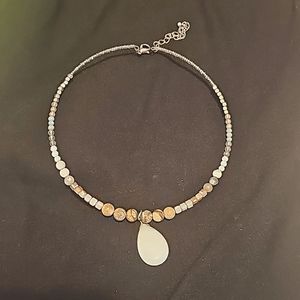 Store necklace